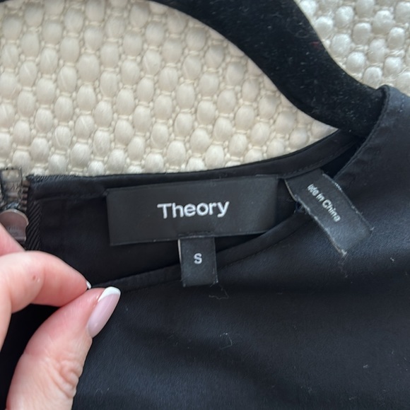 The Theory elegant black top S size - Picture 3 of 4
